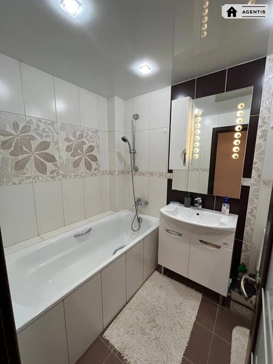 Сдам квартиру 2 комнаты, 64 m², 3 эт./27 этажей. 22, Митрополита Василя Липківського вул. (Урицького), Киев. 