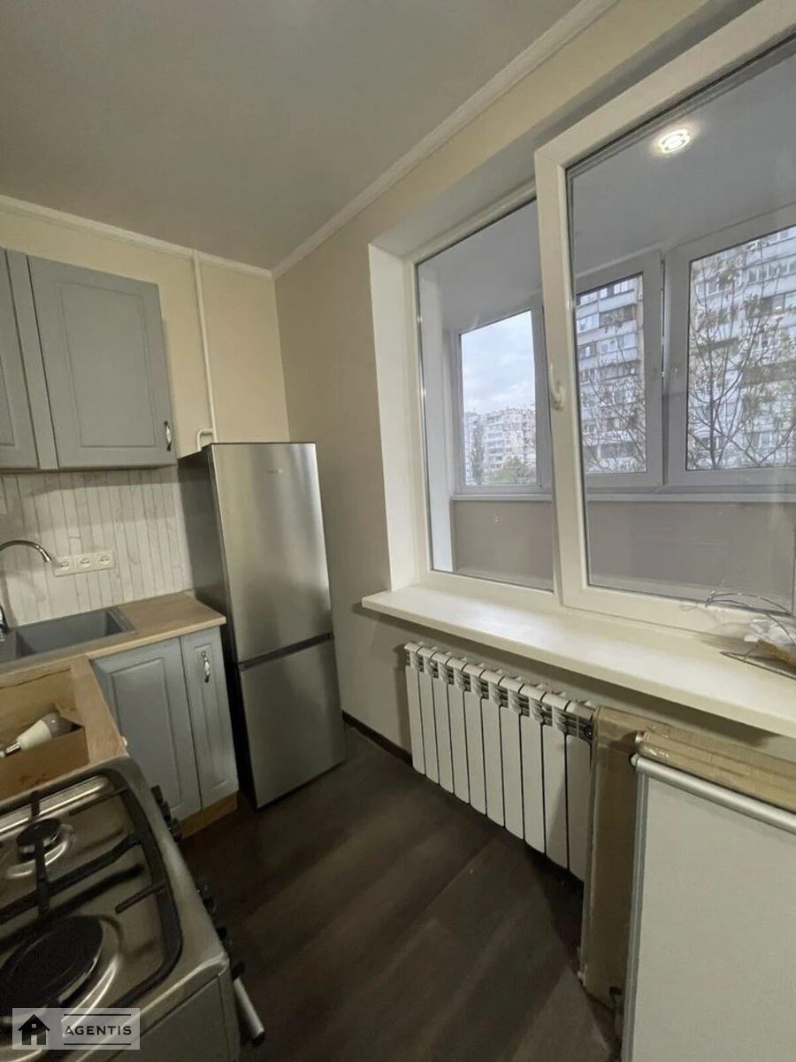 Apartment for rent 1 room, 32 m², 3rd fl./9 floors. 50, Pivnichna 50, Kyiv. 