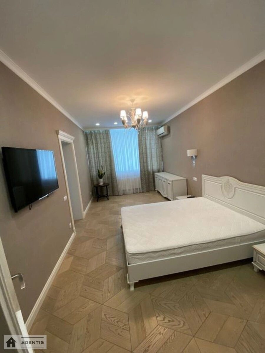 Сдам квартиру 3 комнаты, 125 m², 8 эт./24 этажа. 34, Євгена Коновальця вул. (Щорса), Киев. 