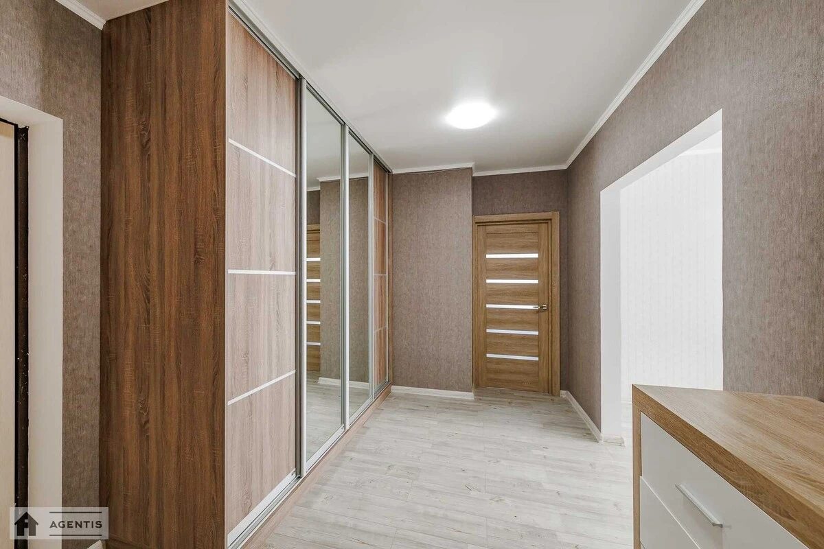 Сдам квартиру 2 комнаты, 65 m², 22 эт./25 этажей. 38, Єлизавети Чавдар вул., Киев. 