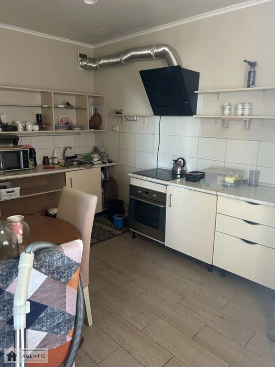 Сдам квартиру 2 комнаты, 70 m², 16 эт./16 этажей. 9, Братиславская 9, Киев. 