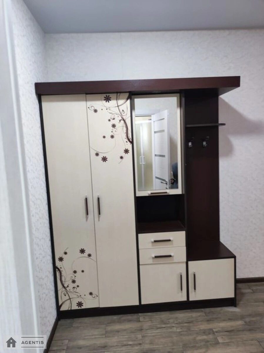 Здам квартиру 1 кімната, 28 m², 3 пов./11 поверхів. 127, Камянська вул. (Дніпродзержинська), Київ. 