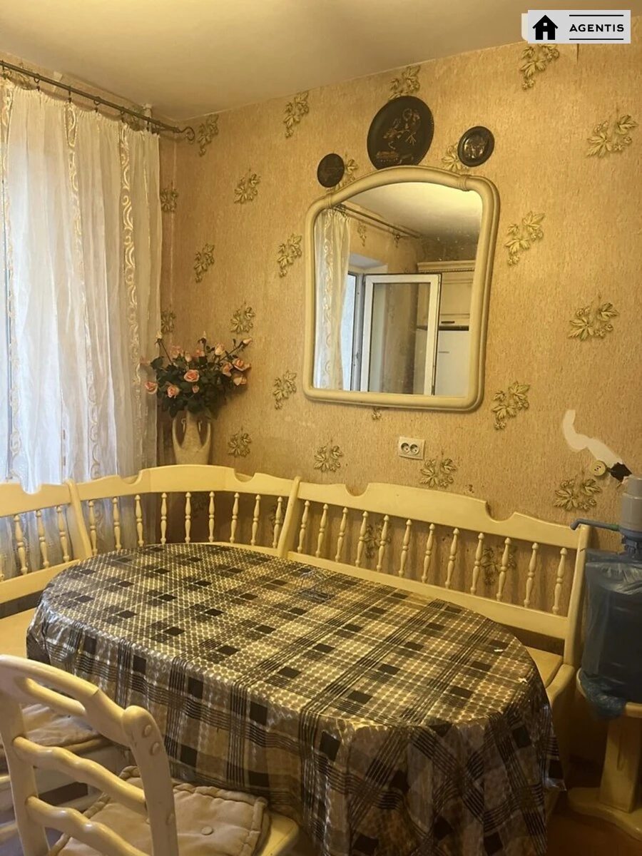 Сдам квартиру 2 комнаты, 76 m², 2 эт./15 этажей. 83, Юлії Здановської вул. (Михайла Ломоносова), Киев. 