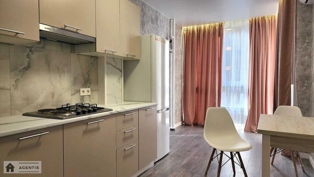 Здам квартиру 1 кімната, 41 m², 1 пов./6 поверхів. 40, Радистів 40, Київ. 