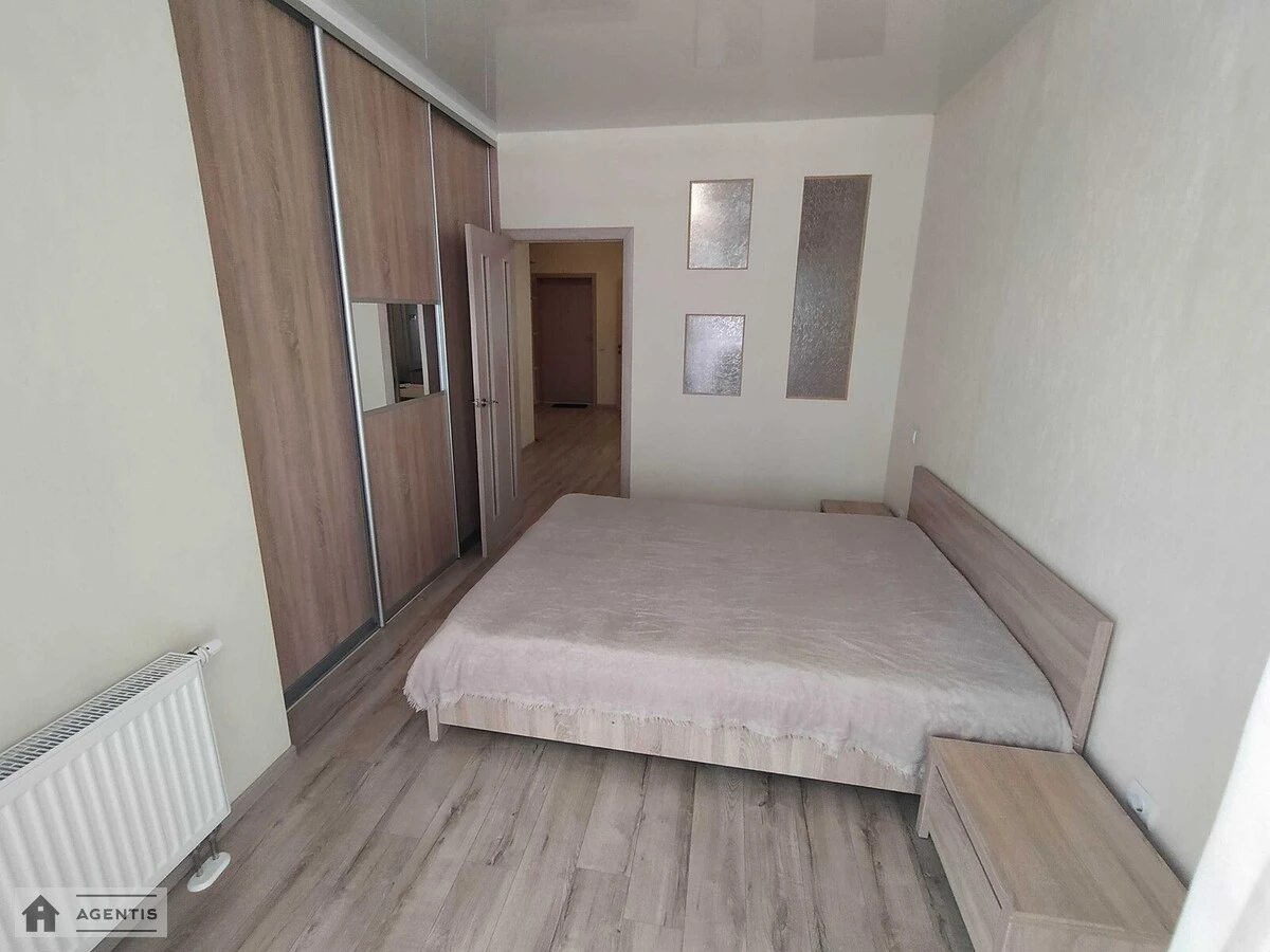 Сдам квартиру 2 комнаты, 51 m², 11 эт./25 этажей. Драгоманова, Киев. 