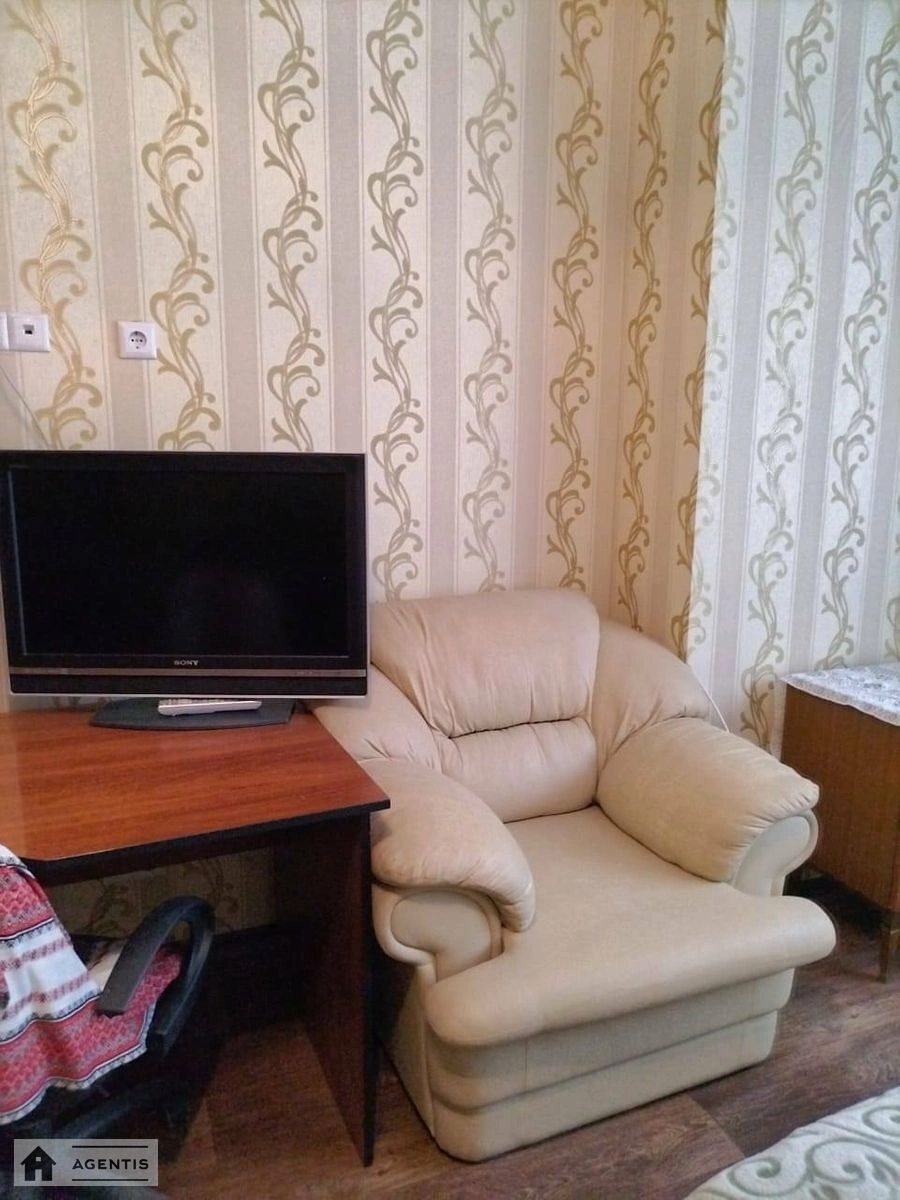 Apartment for rent 1 room, 38 m², 6th fl./9 floors. 10, Obolonskiy 10, Kyiv. 