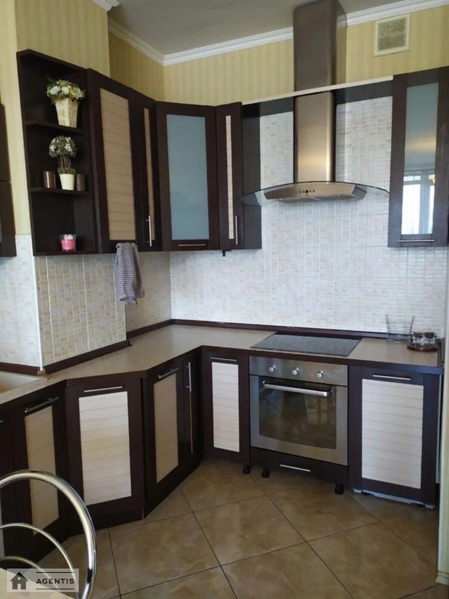 Здам квартиру 2 кімнати, 70 m², 9 пов./9 поверхів. Жилянська, Київ. 