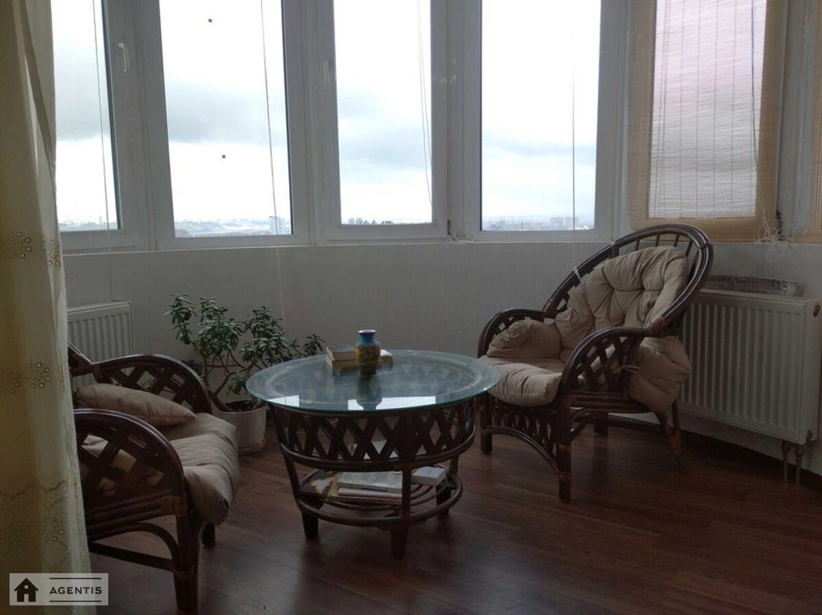 Apartment for rent 2 rooms, 92 m², 34th fl./36 floors. Kharkivske, Kyiv. 