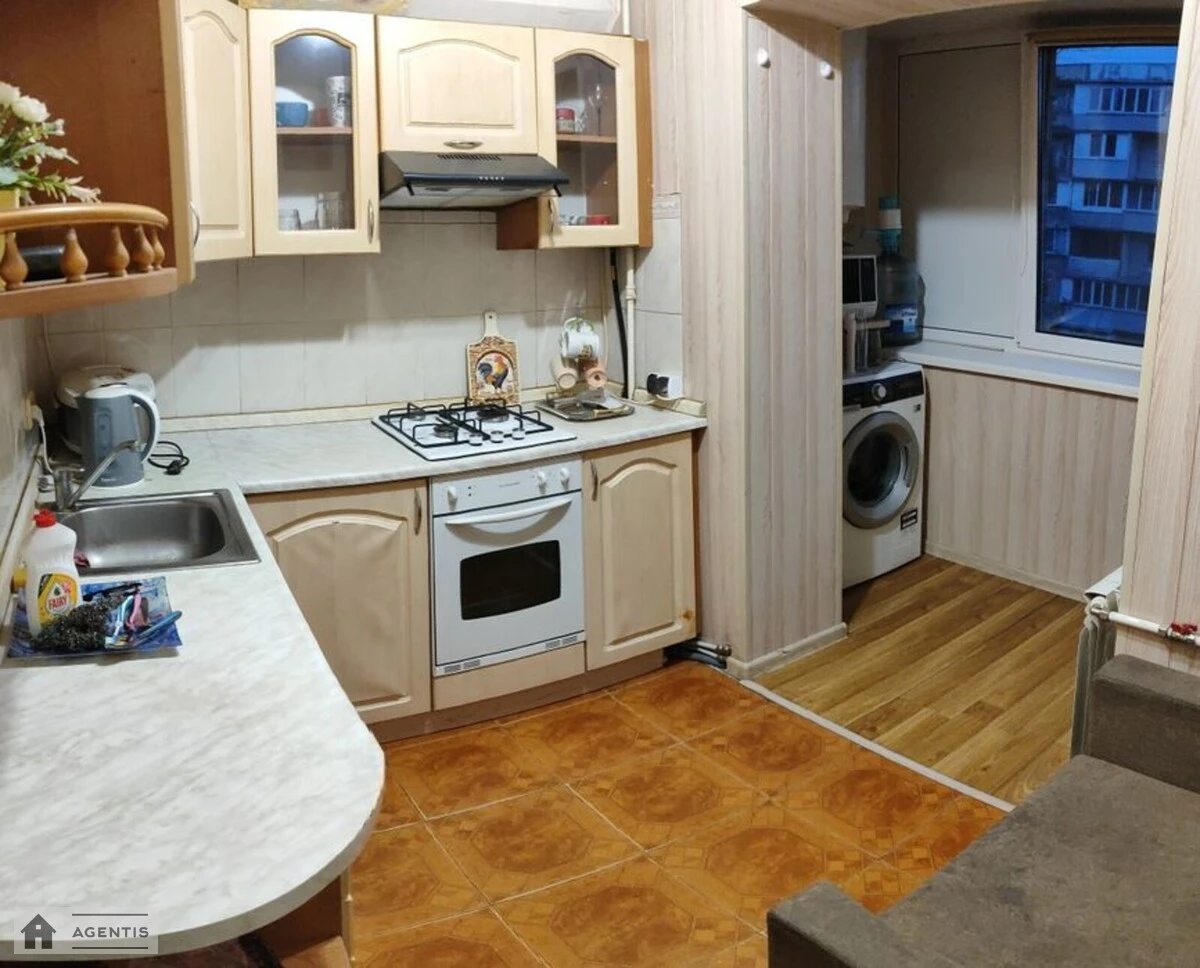 Apartment for rent 3 rooms, 60 m², 6th fl./9 floors. 5, Politehnichna 5, Kyiv. 