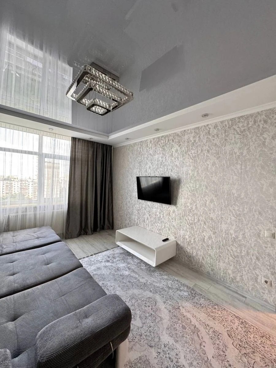 Сдам квартиру 2 комнаты, 69 m², 11 эт./16 этажей. 45, Правды 45, Киев. 