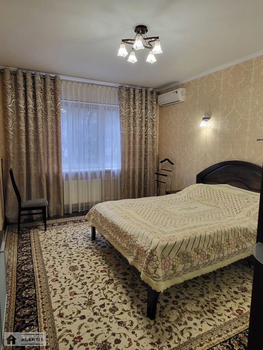 Apartment for rent 2 rooms, 76 m², 3rd fl./14 floors. Vasylchenka, Kyiv. 