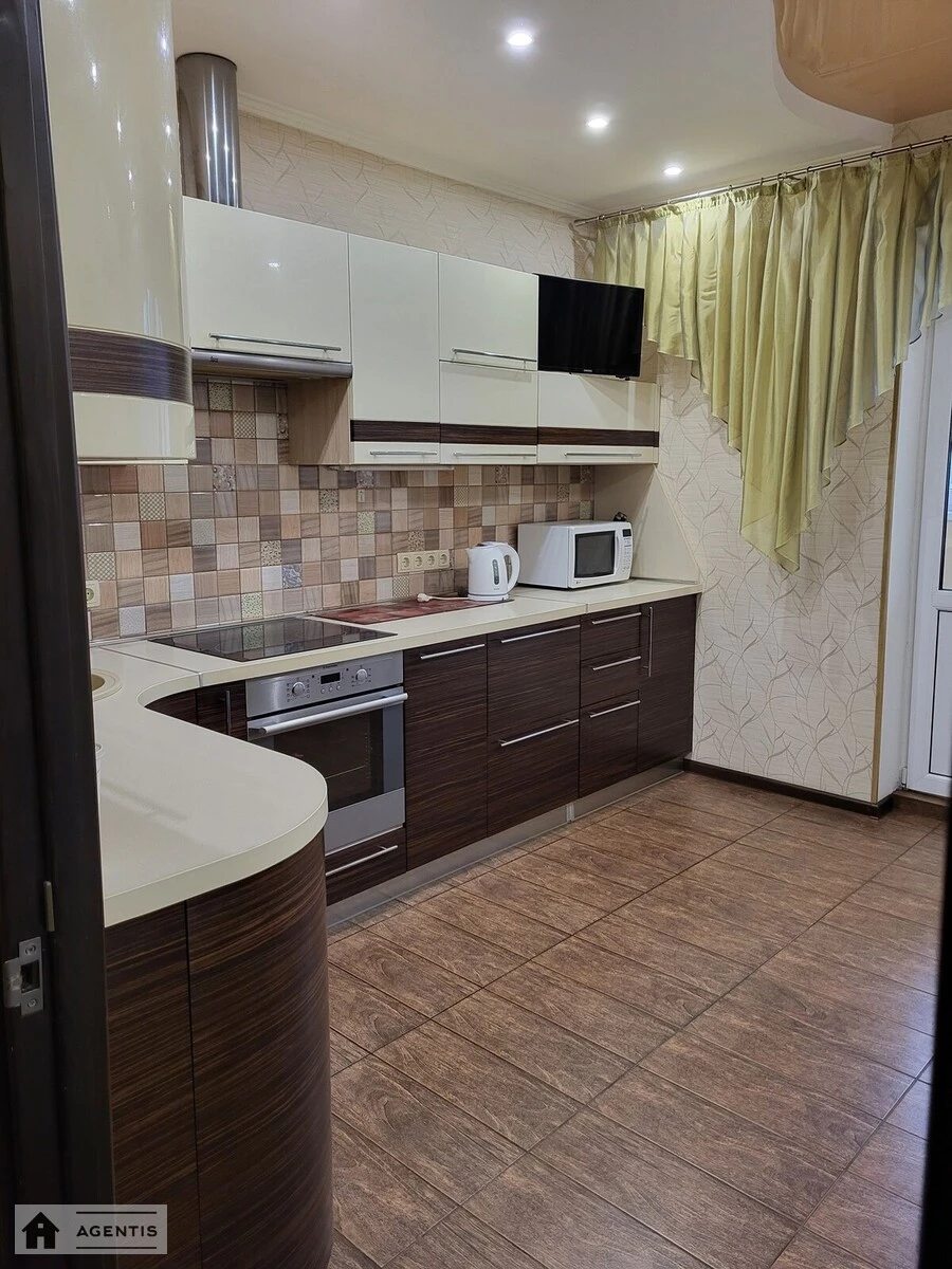 Здам квартиру 2 кімнати, 76 m², 3 пов./14 поверхів. Васильченка, Київ. 