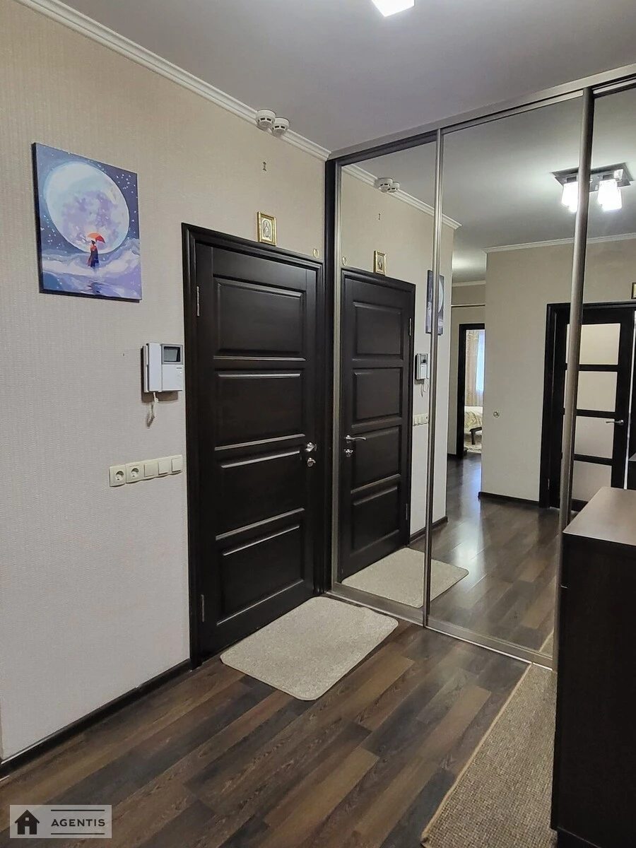 Сдам квартиру 2 комнаты, 76 m², 3 эт./14 этажей. Васильченко, Киев. 