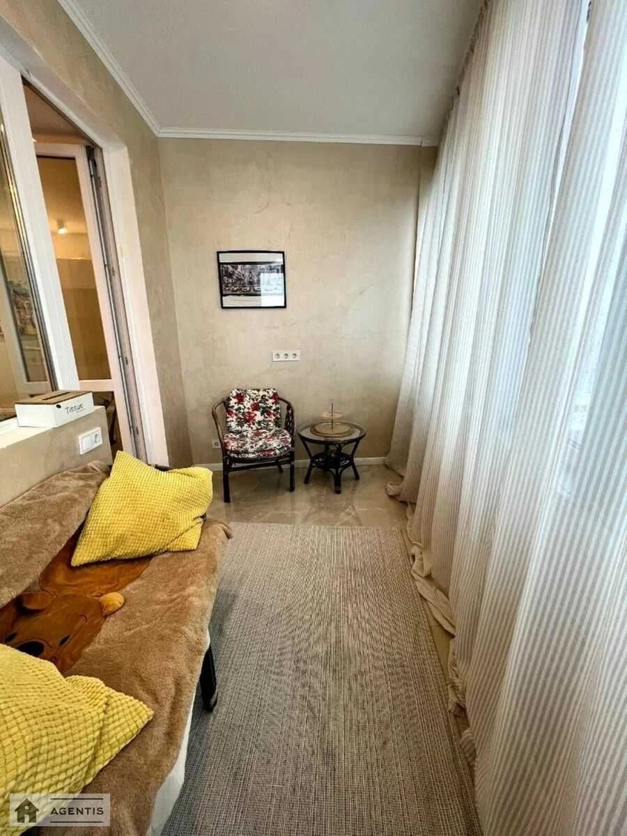 Apartment for rent 3 rooms, 121 m², 12th fl./26 floors. 131, Beresteyskyy prosp. Peremohy, Kyiv. 