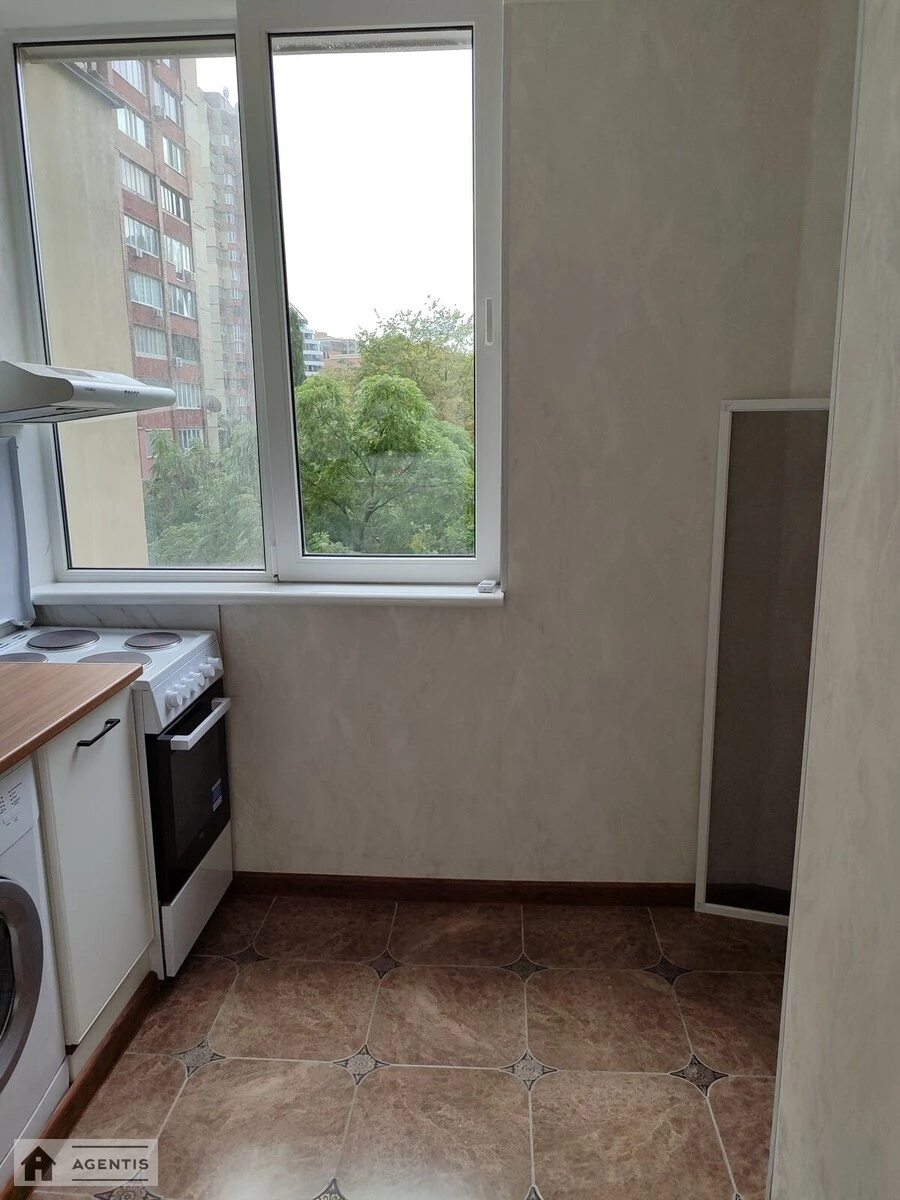 Apartment for rent 1 room, 26 m², 3rd fl./18 floors. Pecherskyy rayon, Kyiv. 