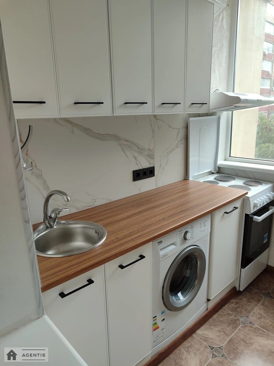 Здам квартиру 1 кімната, 26 m², 3 пов./18 поверхів. Печерський район, Київ. 