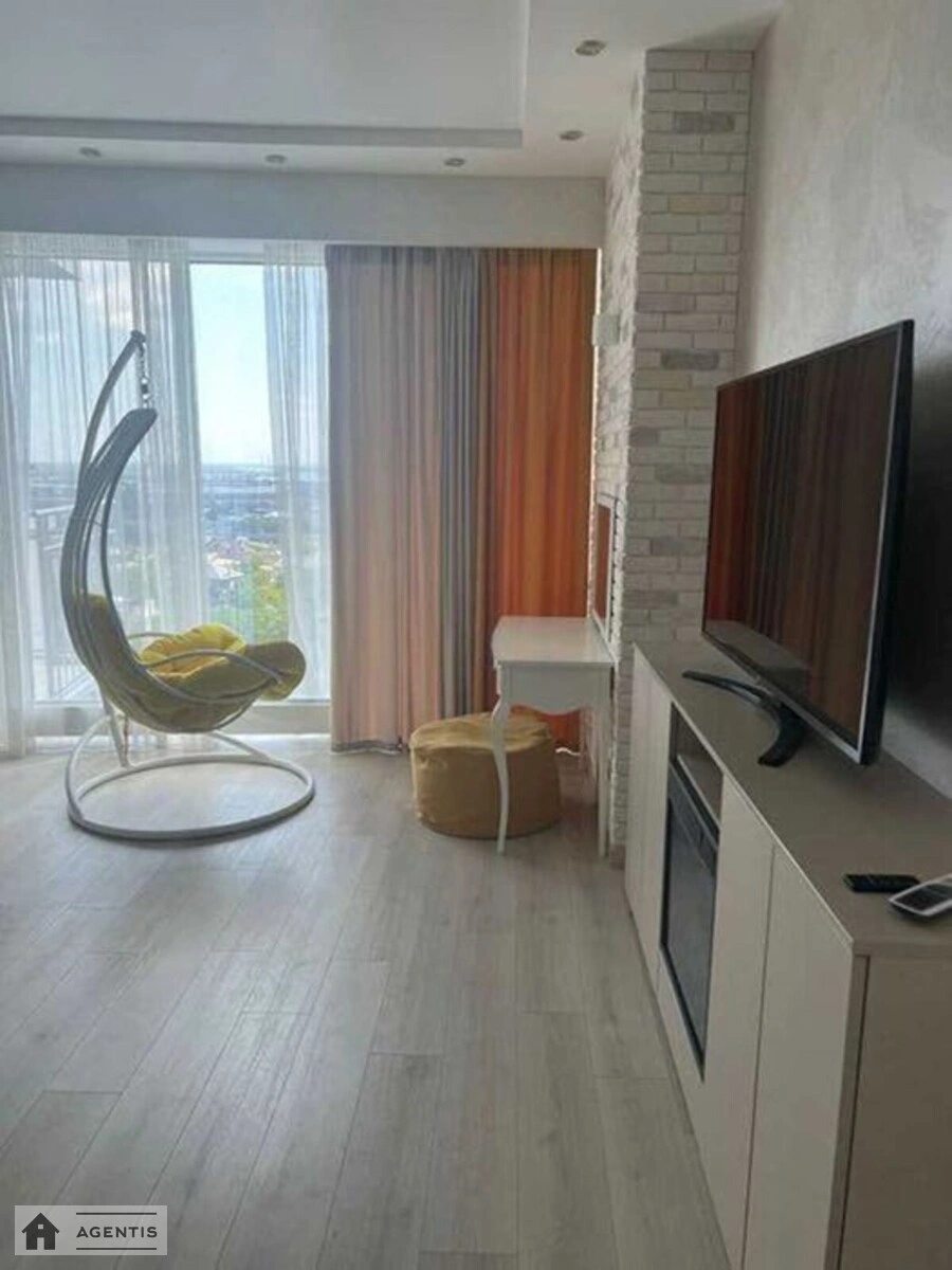 Сдам квартиру 3 комнаты, 130 m², 9 эт./25 этажей. Зверинецкая, Киев. 