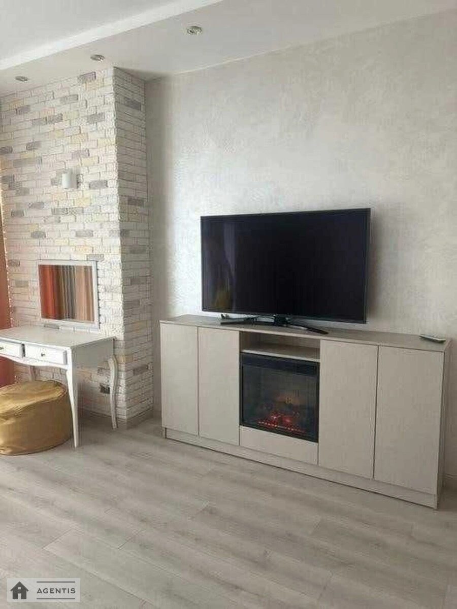 Сдам квартиру 3 комнаты, 130 m², 9 эт./25 этажей. Зверинецкая, Киев. 