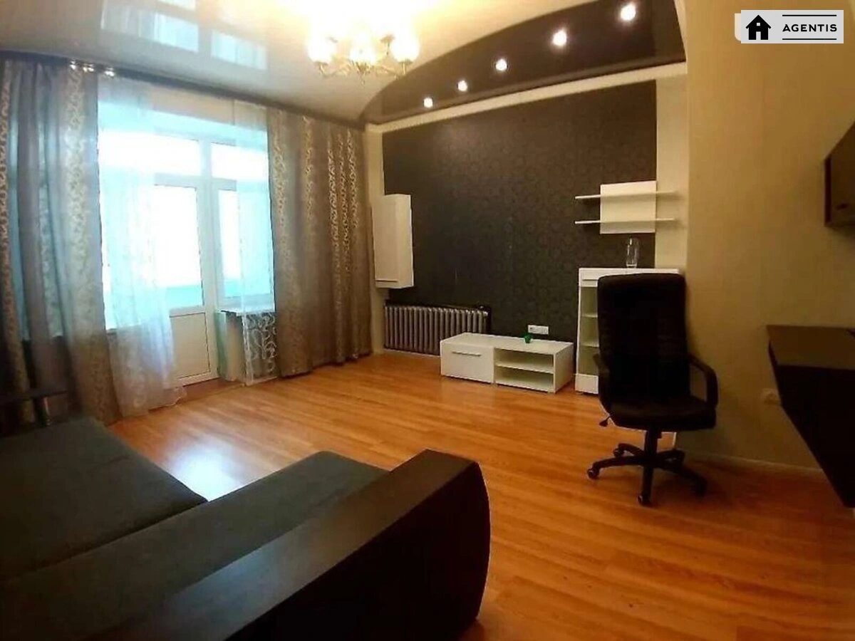 Apartment for rent 2 rooms, 65 m², 2nd fl./5 floors. 4, Mytrofana Dovnar-Zapolskoho vul. Zapolskoho, Kyiv. 