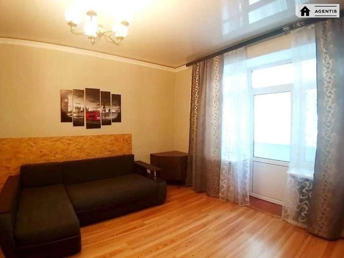 Apartment for rent 2 rooms, 65 m², 2nd fl./5 floors. 4, Mytrofana Dovnar-Zapolskoho vul. Zapolskoho, Kyiv. 