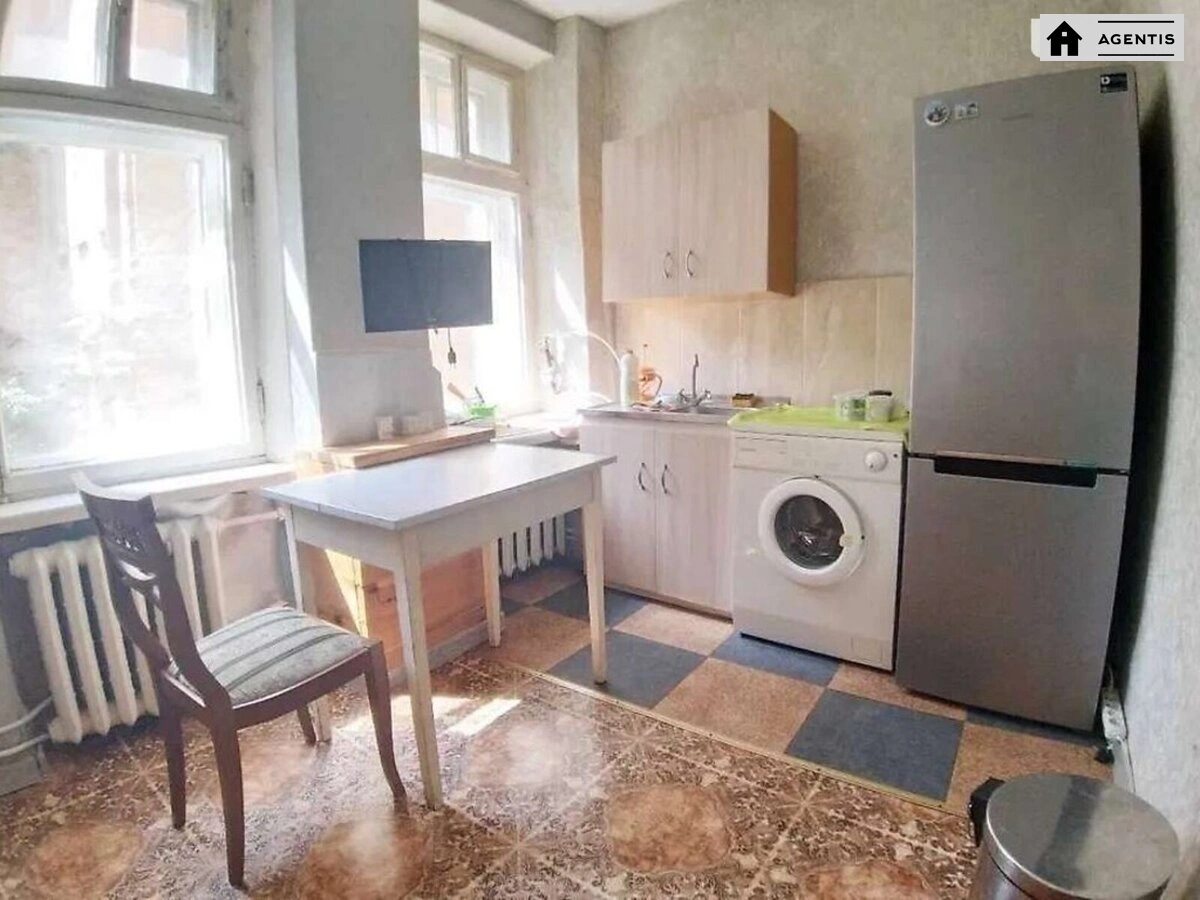 Сдам квартиру 2 комнаты, 65 m², 2 эт./5 этажей. 4, Митрофана Довнар-Запольського вул. (Запольського), Киев. 