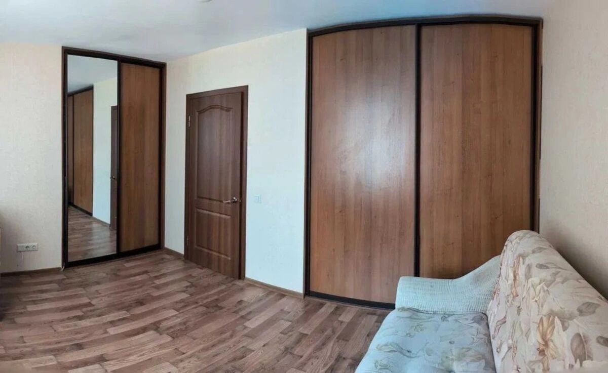 Сдам квартиру 1 комната, 39 m², 3 эт./5 этажей. Петропавловская  Борщаговка. 