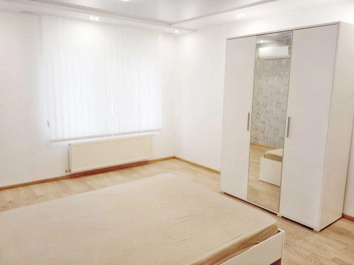 Продаж будинку 190 m², 2 поверхи. 22, Університетська 22, Київ. 