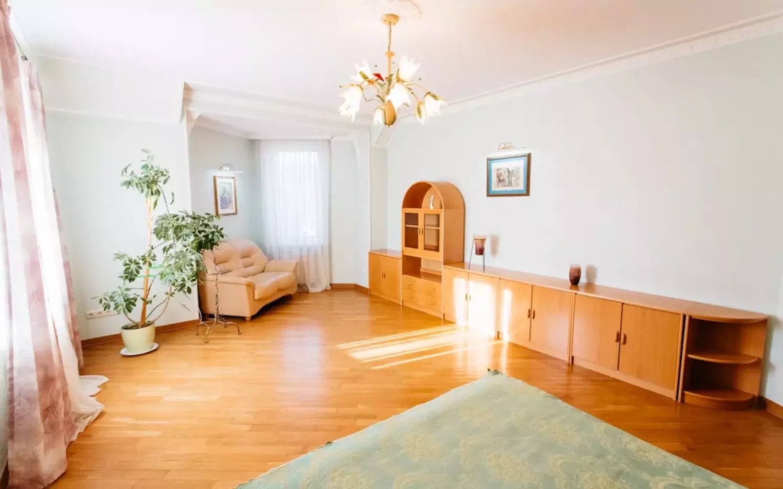 House for sale 200 m², 3 floors. 25, Patriotiv 25, Kyiv. 