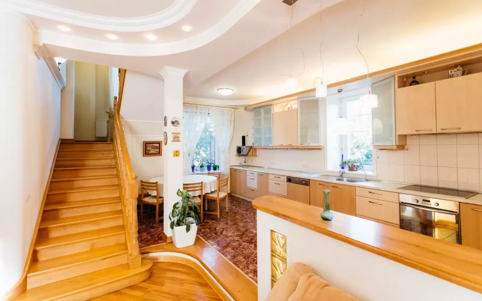 House for sale 200 m², 3 floors. 25, Patriotiv 25, Kyiv. 