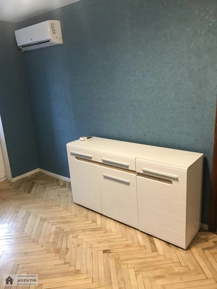 Здам квартиру 1 кімната, 30 m², 6 пов./9 поверхів. 64, Правди 64, Київ. 