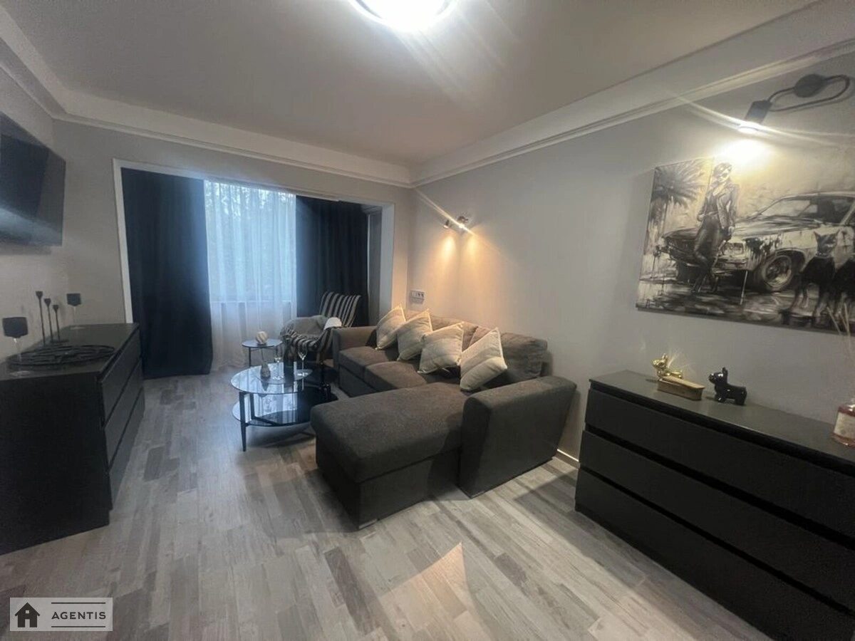 Сдам квартиру 1 комната, 29 m², 3 эт./9 этажей. Соломенский район, Киев. 