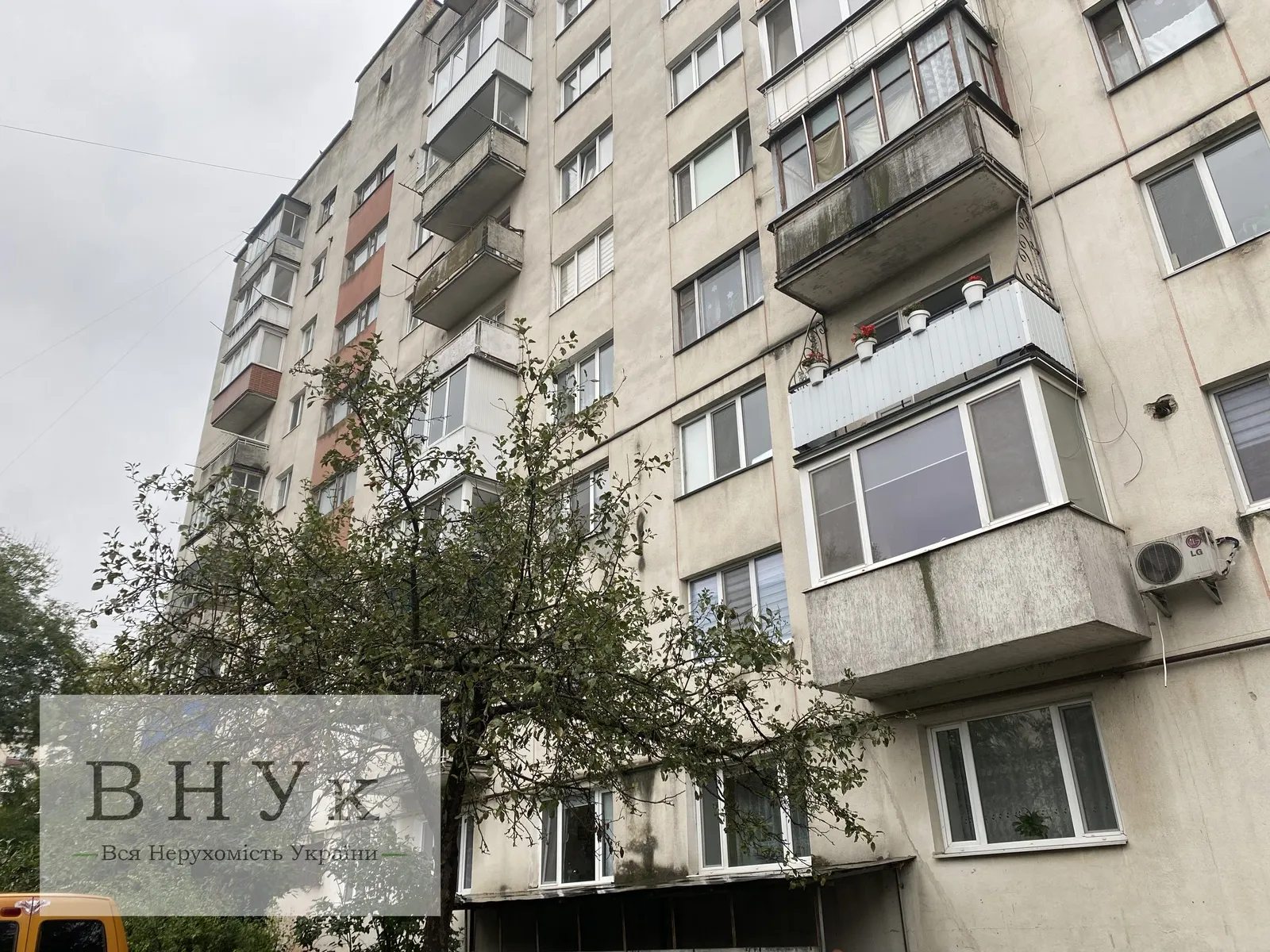 Apartments for sale 2 rooms, 51 m², 5th fl./9 floors. Torhovytsya , Ternopil. 