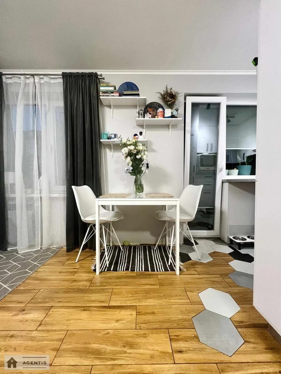 Сдам квартиру 1 комната, 31 m², 2 эт./9 этажей. 12, Загорівська вул. (Багговутівська), Киев. 