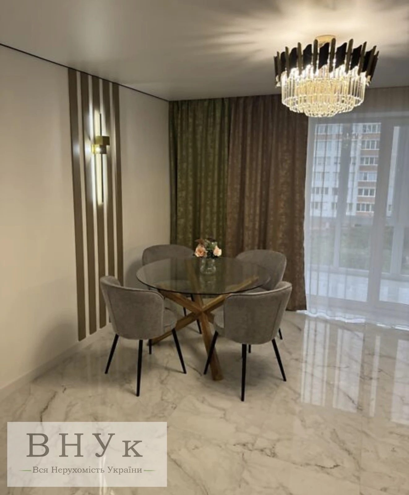 Продаж квартири 2 кімнати, 79 m², 4 пов./10 поверхів. Львівська вул., Тернопіль. 