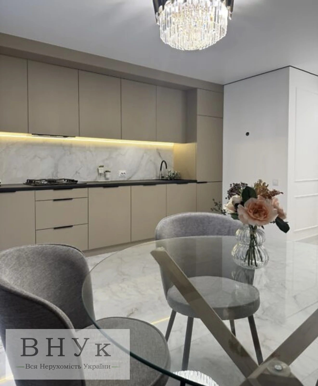 Продаж квартири 2 кімнати, 79 m², 4 пов./10 поверхів. Львівська вул., Тернопіль. 