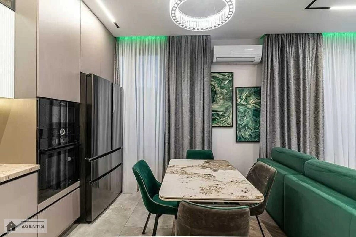 Сдам квартиру 2 комнаты, 71 m², 16 эт./23 этажа. Демиевская, Киев. 