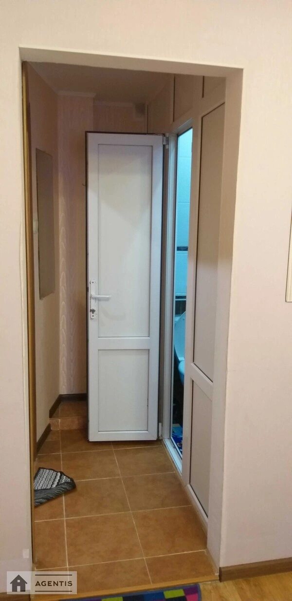 Сдам квартиру 1 комната, 28 m², 8 эт./10 этажей. Юлії Здановської вул. (Михайла Ломоносова), Киев. 