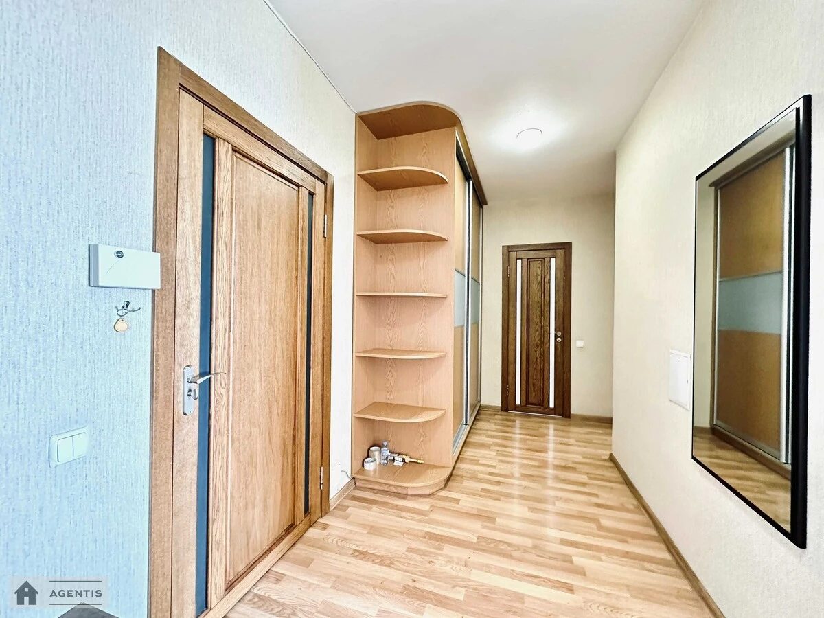 Сдам квартиру 2 комнаты, 70 m², 21 эт./25 этажей. 12, Олександра Мишуги вул., Киев. 