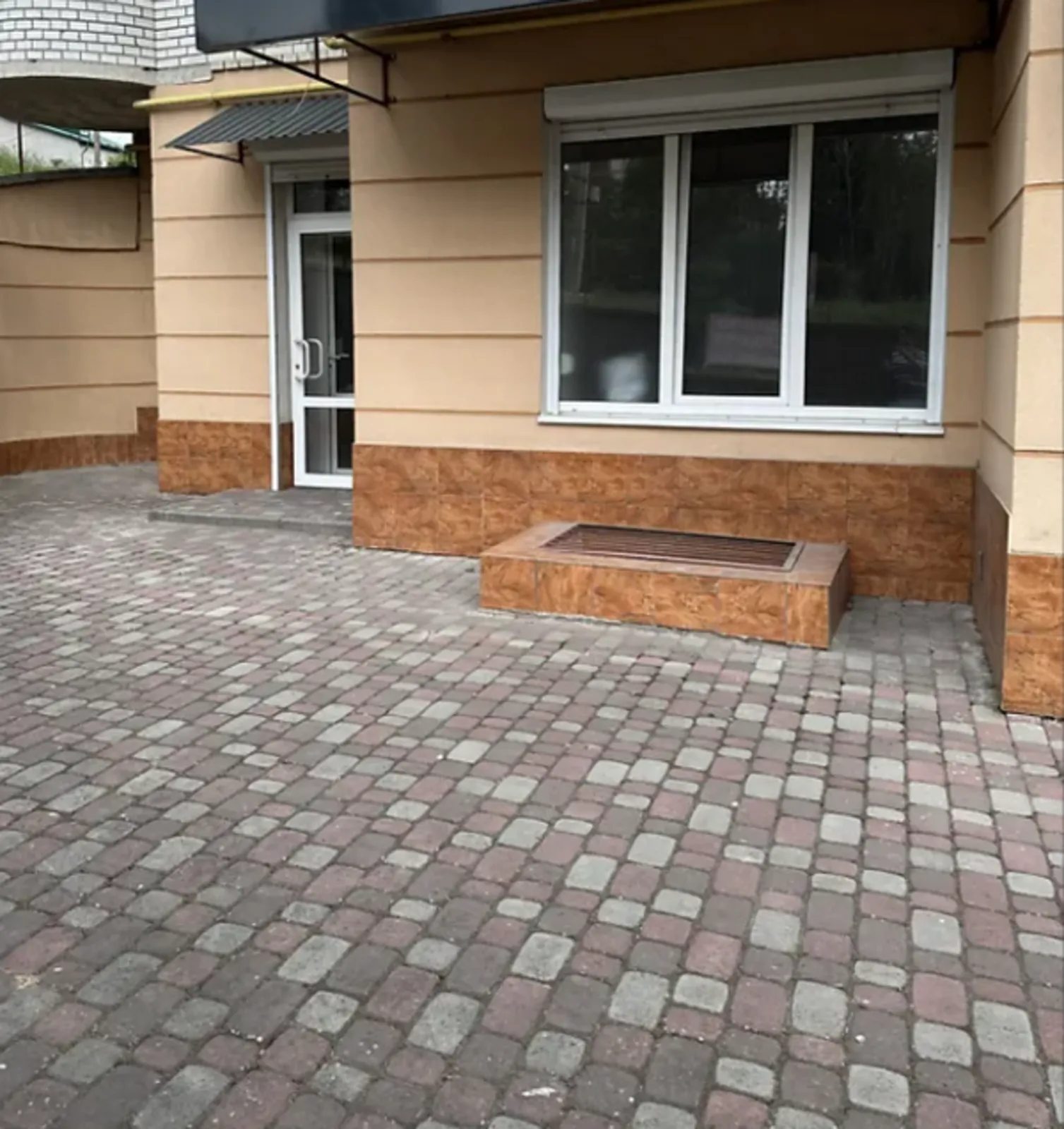 Продам нерухомість під комерцію 70 m², 1 пов./9 поверхів. Канада, Тернопіль. 