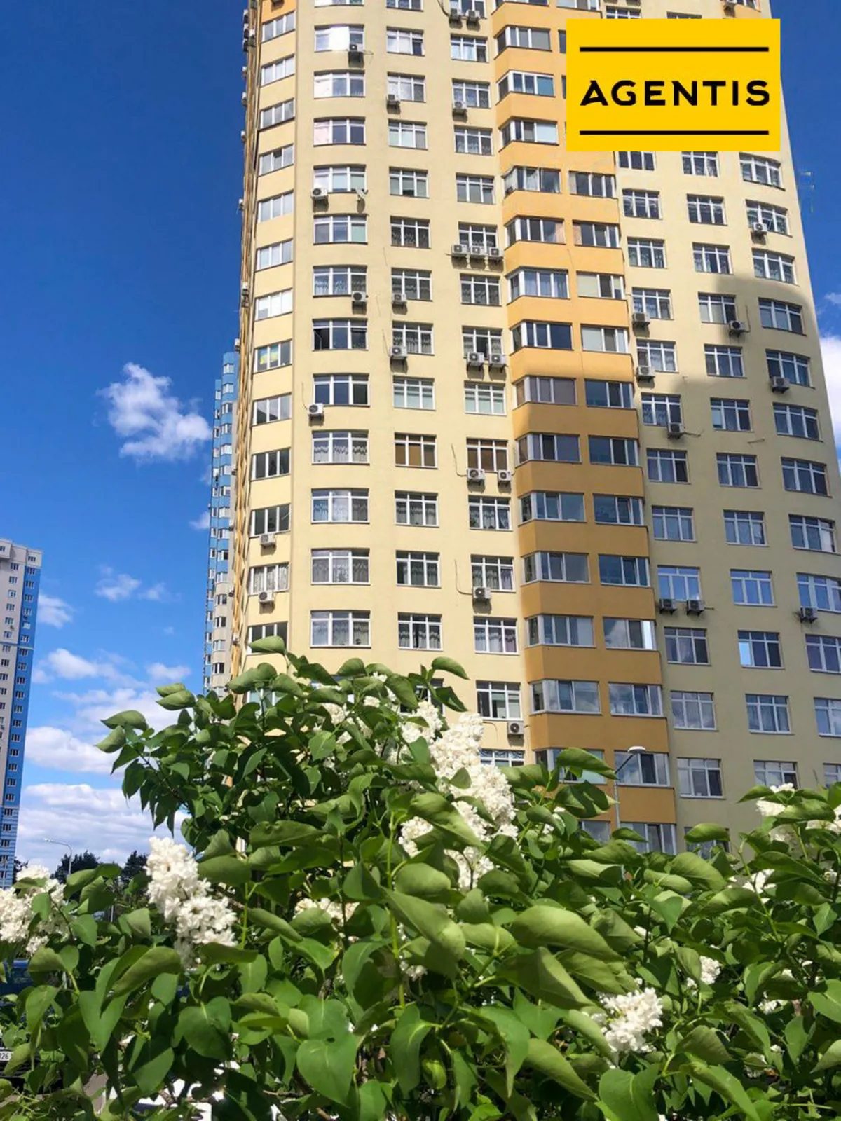 Apartment for rent 1 room, 60 m², 12th fl./25 floors. 14, Voskresenska 14, Kyiv. 