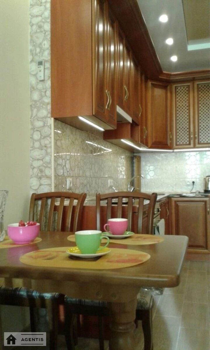 Apartment for rent 1 room, 50 m², 10th fl./25 floors. Zavalna, Kyiv. 