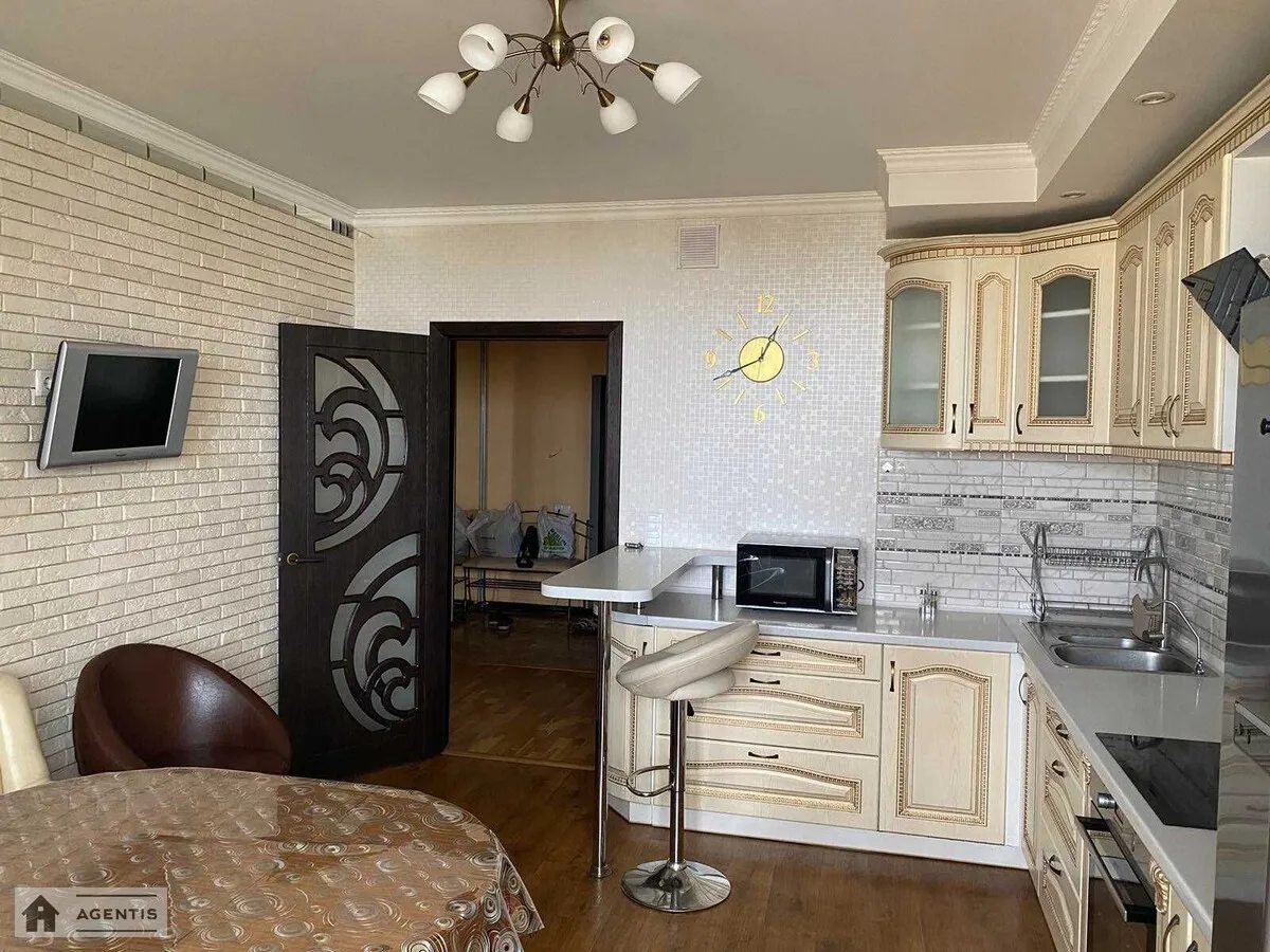 Apartment for rent 4 rooms, 124 m², 12th fl./24 floors. 4, Heroyiv polku Azov vul., Kyiv. 