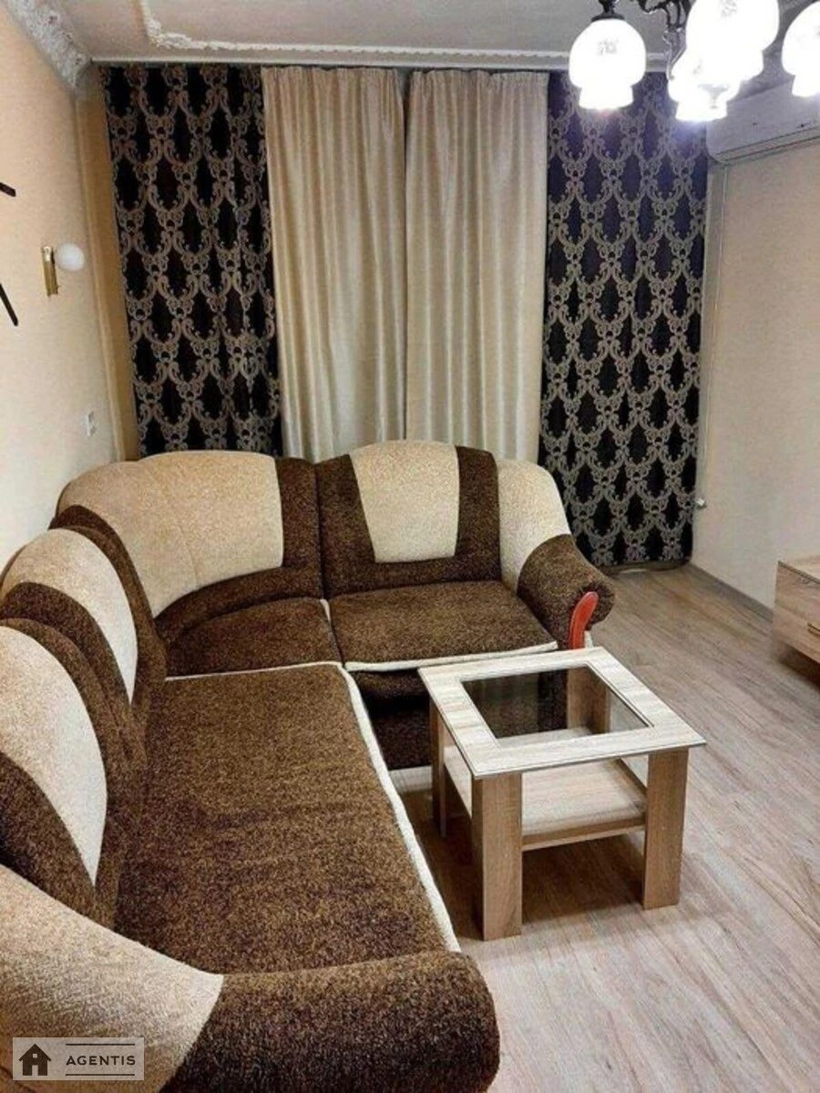 Apartment for rent 2 rooms, 60 m², 4th fl./5 floors. Pecherskyy rayon, Kyiv. 