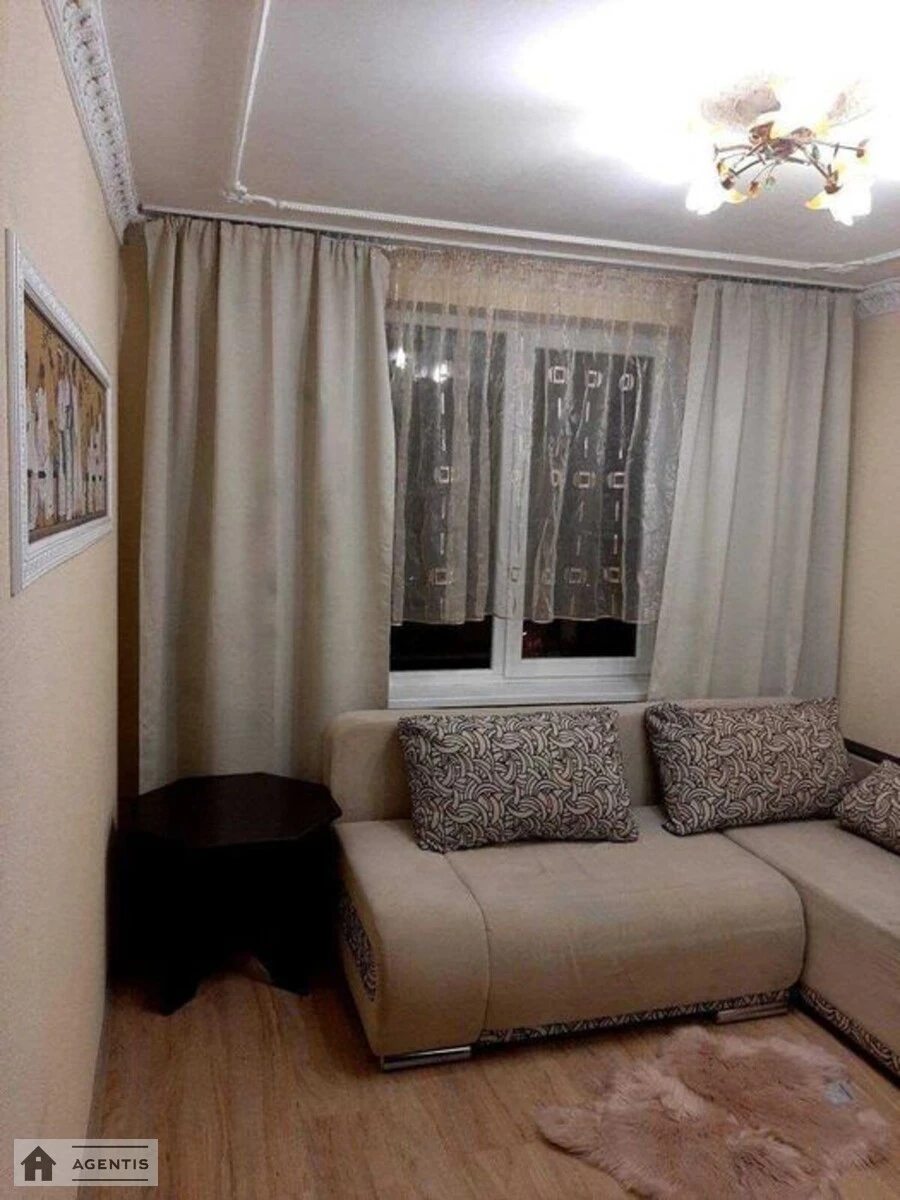 Apartment for rent 2 rooms, 60 m², 4th fl./5 floors. Pecherskyy rayon, Kyiv. 