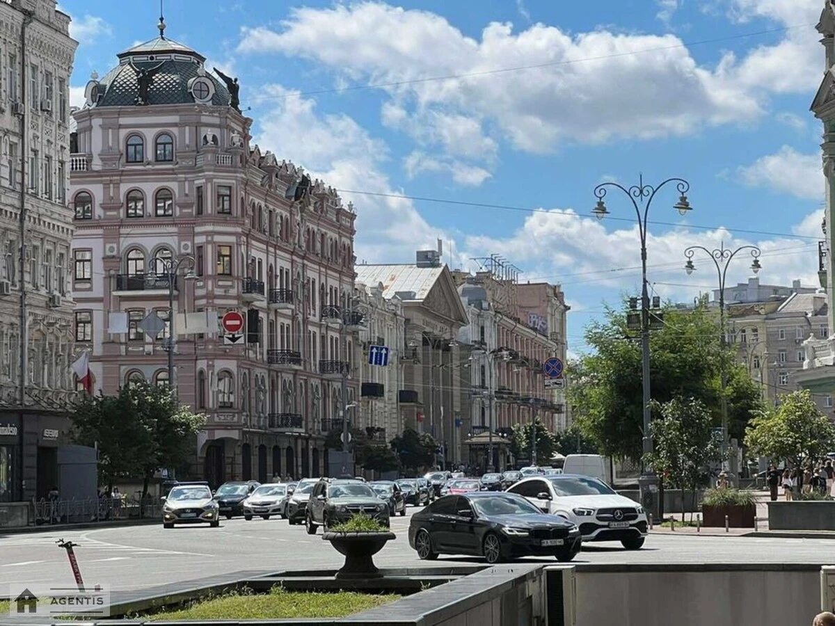 Здам квартиру 5 кімнат, 280 m², 2 пов./6 поверхів. Велика Васильківська, Київ. 