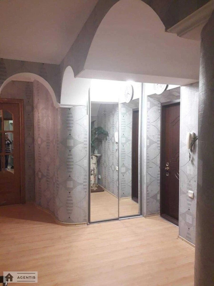 Apartment for rent 2 rooms, 54 m², 3rd fl./5 floors. Vatslava Havela bulv. Ivana Lepse, Kyiv. 