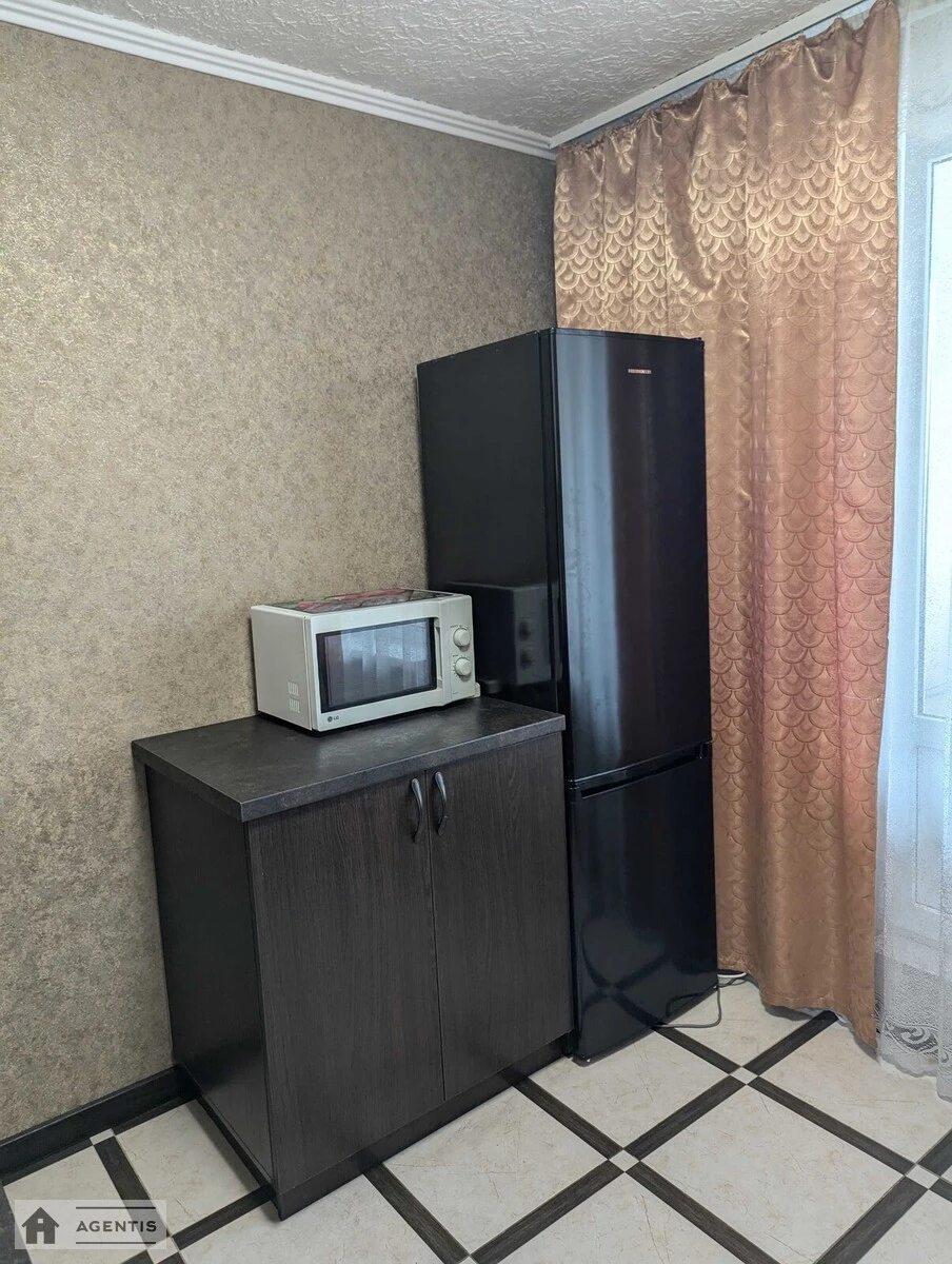 Сдам квартиру 1 комната, 35 m², 10 эт./16 этажей. 12, Братиславская 12, Киев. 