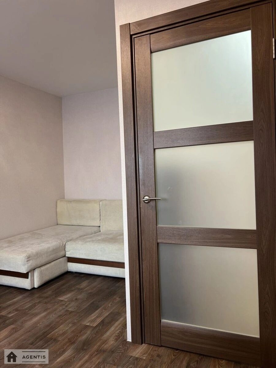 Apartment for rent 1 room, 30 m², 6th fl./9 floors. 24, Vadyma Hetmana vul., Kyiv. 