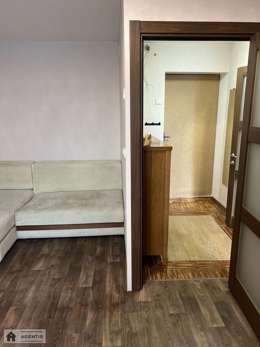 Сдам квартиру 1 комната, 30 m², 6 эт./9 этажей. 24, Вадима Гетьмана вул., Киев. 