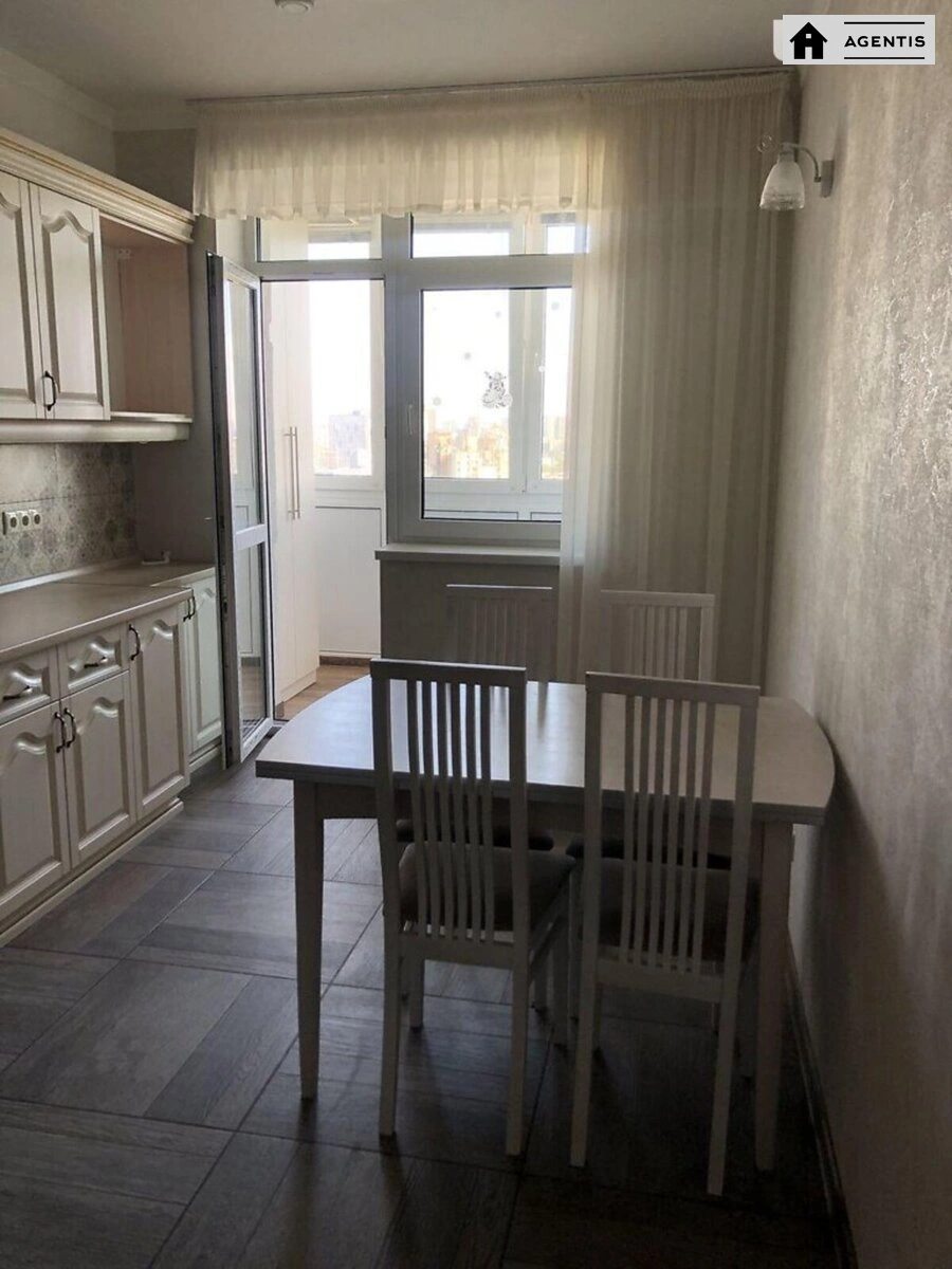 Сдам квартиру 2 комнаты, 80 m², 17 эт./26 этажей. 36, Белорусская 36, Киев. 